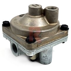 1/2" RESERVOIR PORT SERVICE RELAY VALVE, 4 PSI