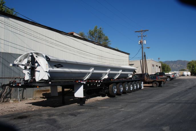 Smithco SX7 Side Dump Trailer